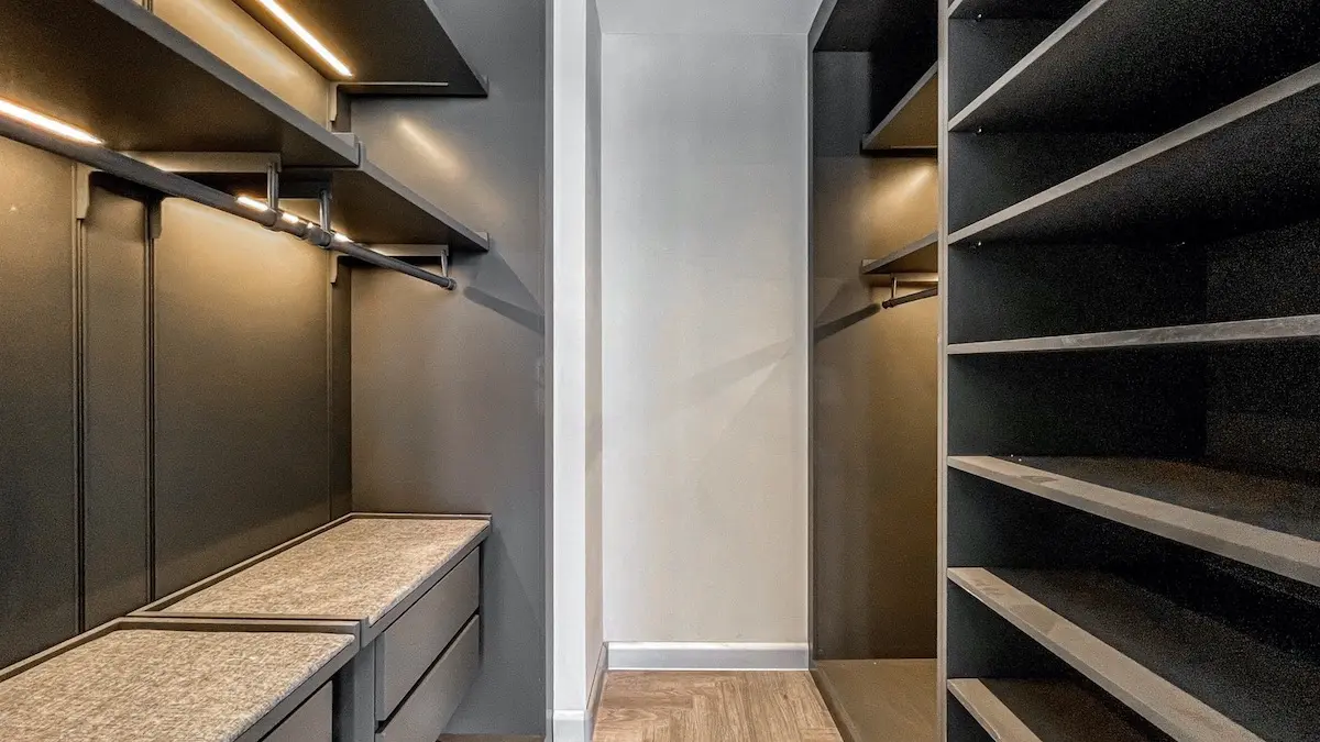 Walk-in closet